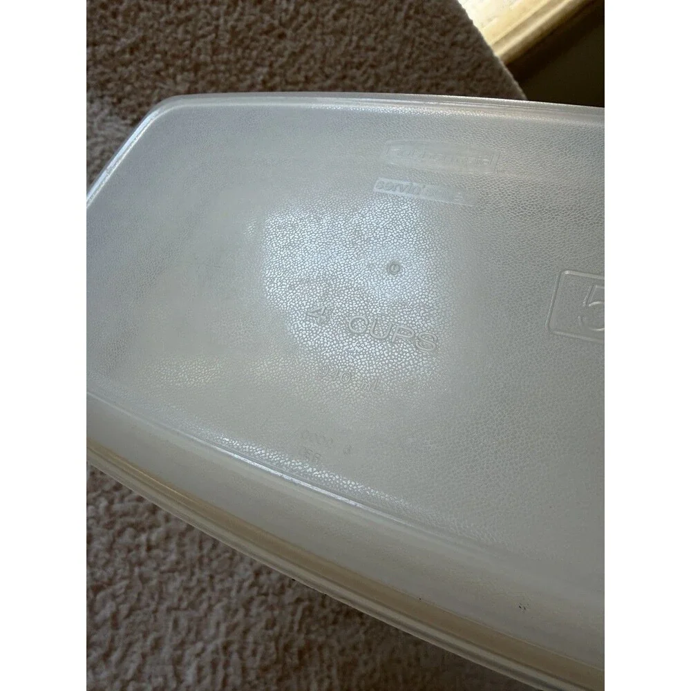 Rubbermaid Servin Saver Storage Container Almond Lid Rectangle 4 Cups 3860